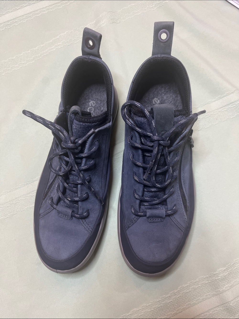 Ecco women’s Navy Lace-Up Casual Sneakers